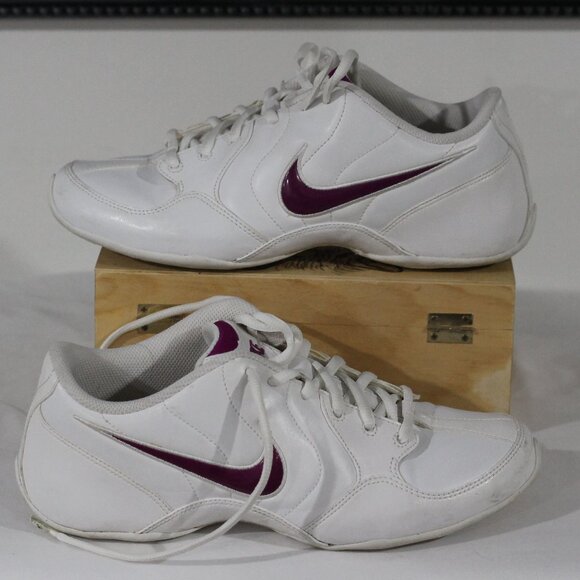 Nike running shoes Leather white in color with purple Nike mark on side - Picture 2 of 4